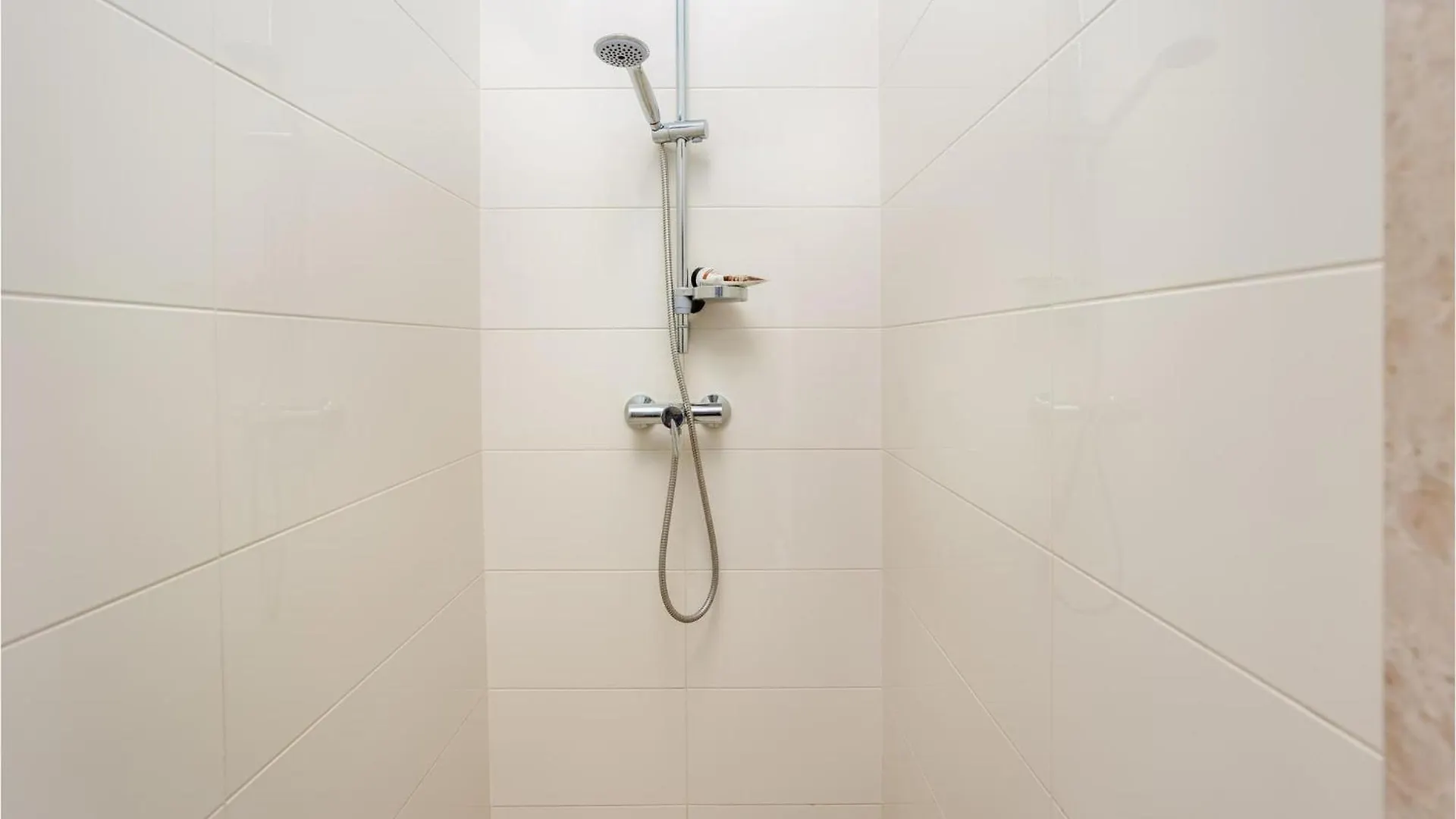 펜션 6 Bedroom Cozy Home In 로브란